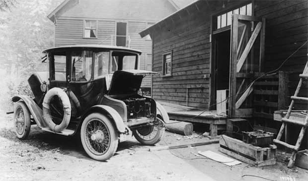 Detroit Electric car charging at home in... 1919